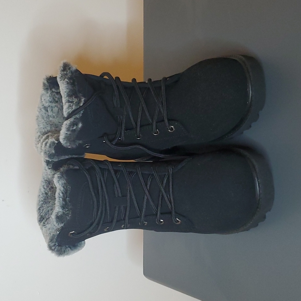 Brand new Lugz convoy fur combat slip resistant boots